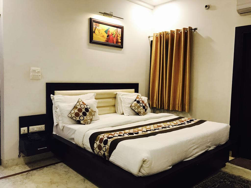 Aaradhya Residency Hotell Agra  Exteriör bild