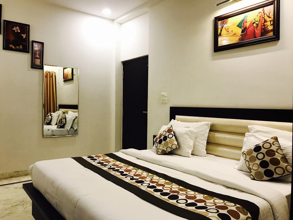 Aaradhya Residency Hotell Agra  Exteriör bild