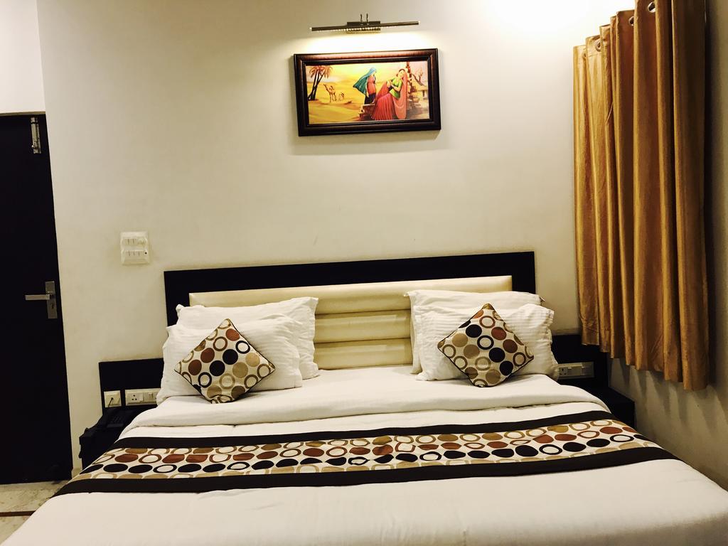 Aaradhya Residency Hotell Agra  Exteriör bild