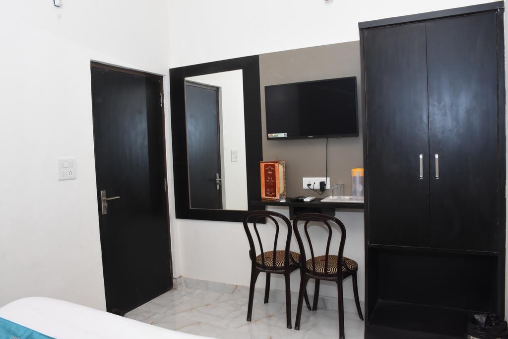 Aaradhya Residency Hotell Agra  Exteriör bild
