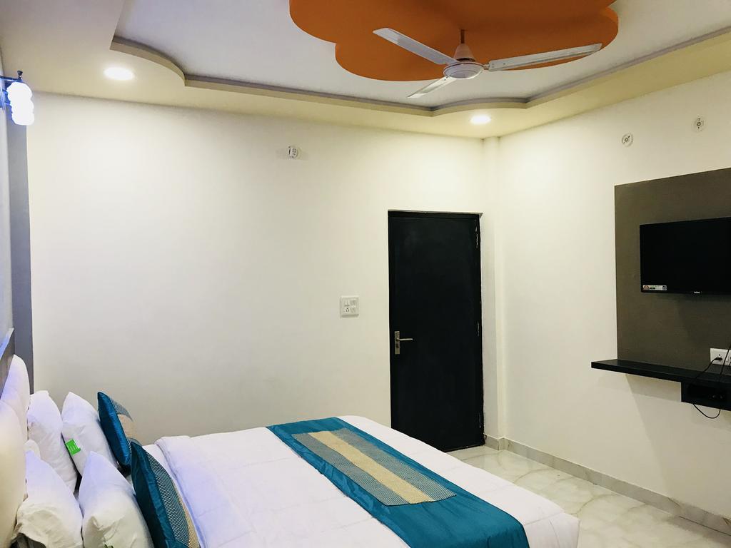 Aaradhya Residency Hotell Agra  Exteriör bild