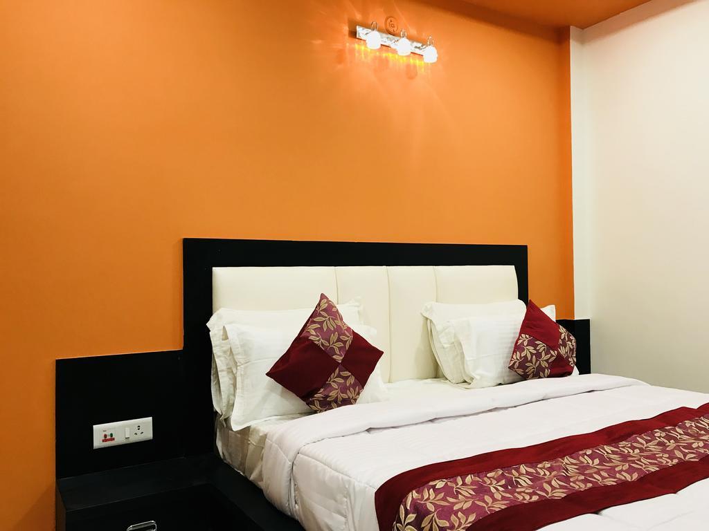 Aaradhya Residency Hotell Agra  Exteriör bild