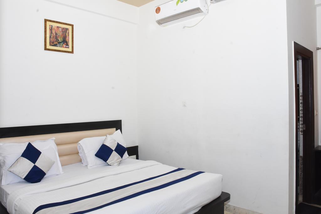 Aaradhya Residency Hotell Agra  Exteriör bild