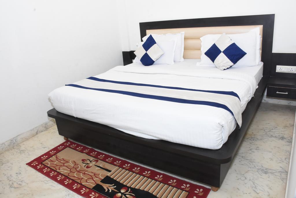 Aaradhya Residency Hotell Agra  Exteriör bild