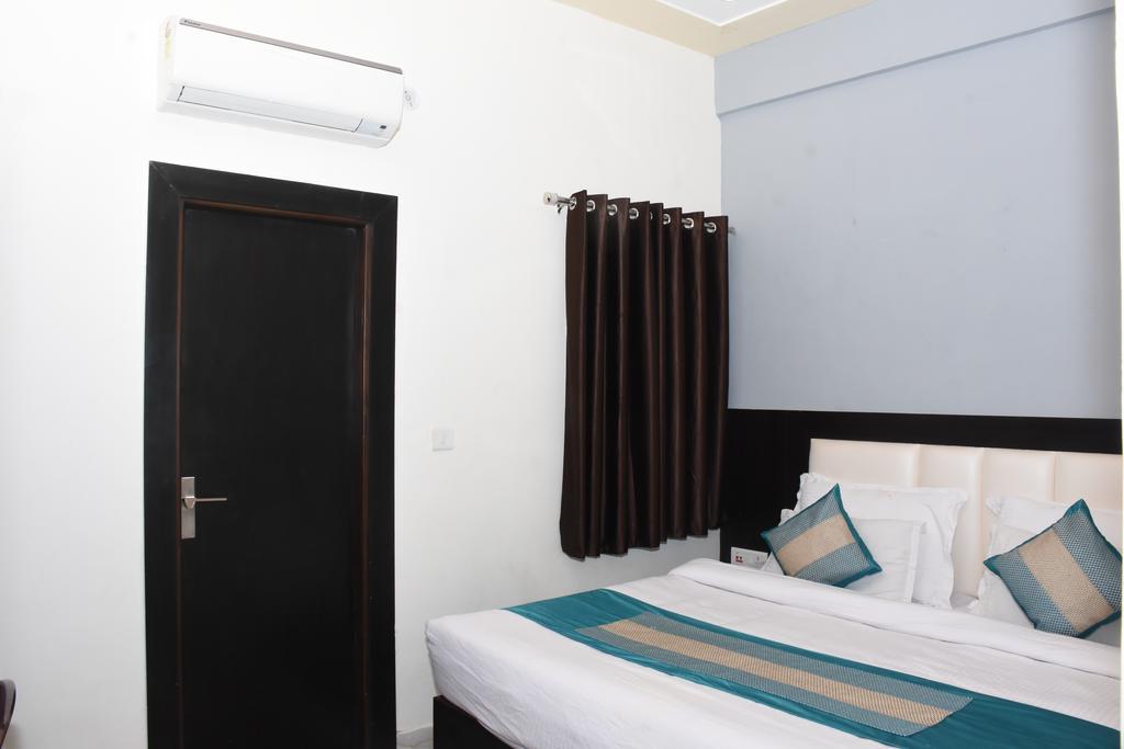 Aaradhya Residency Hotell Agra  Exteriör bild