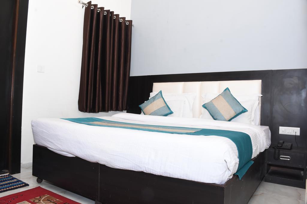 Aaradhya Residency Hotell Agra  Exteriör bild