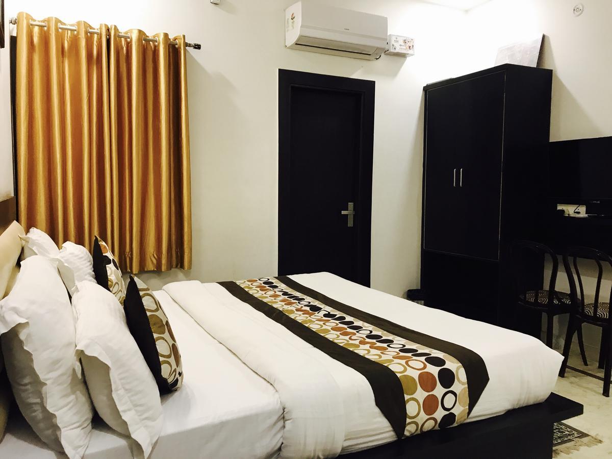 Aaradhya Residency Hotell Agra  Exteriör bild