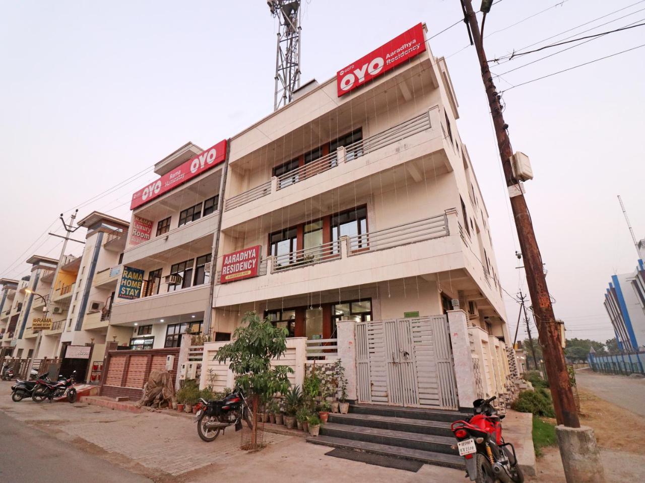 Aaradhya Residency Hotell Agra  Exteriör bild