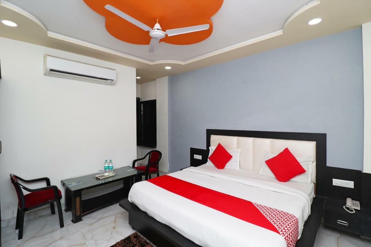 Aaradhya Residency Hotell Agra  Exteriör bild