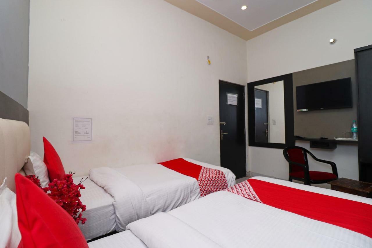 Aaradhya Residency Hotell Agra  Exteriör bild