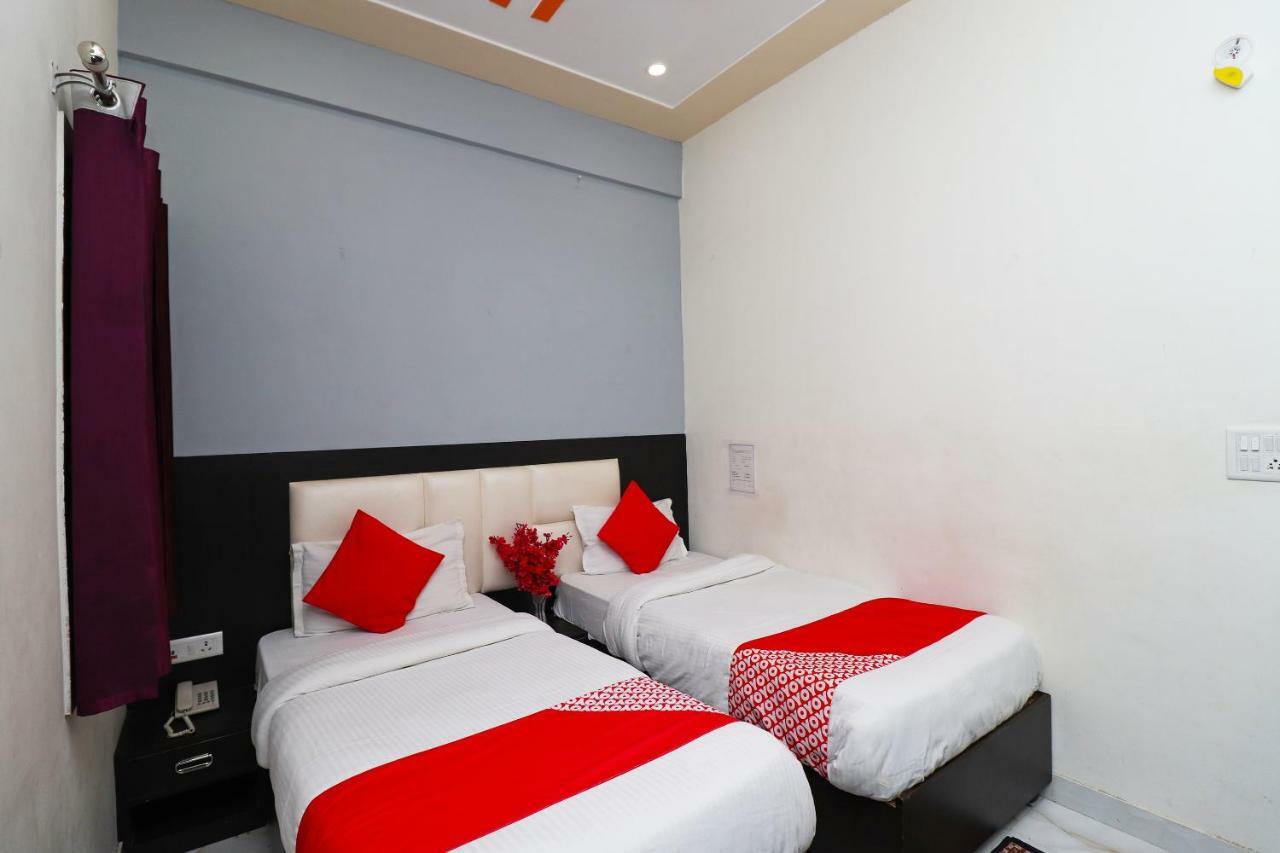Aaradhya Residency Hotell Agra  Exteriör bild