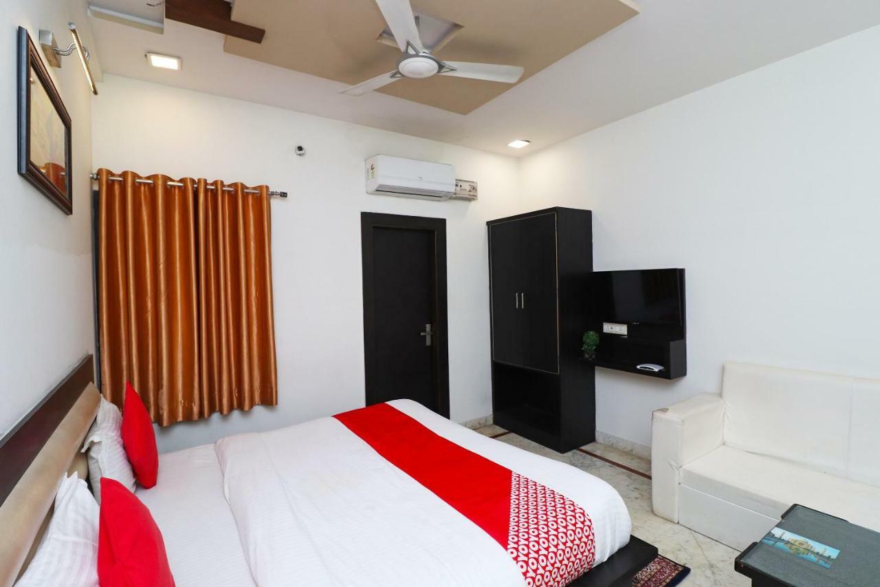 Aaradhya Residency Hotell Agra  Exteriör bild