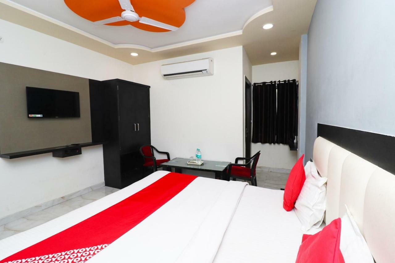 Aaradhya Residency Hotell Agra  Exteriör bild